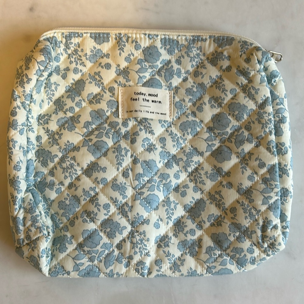 Cosmetic bag
